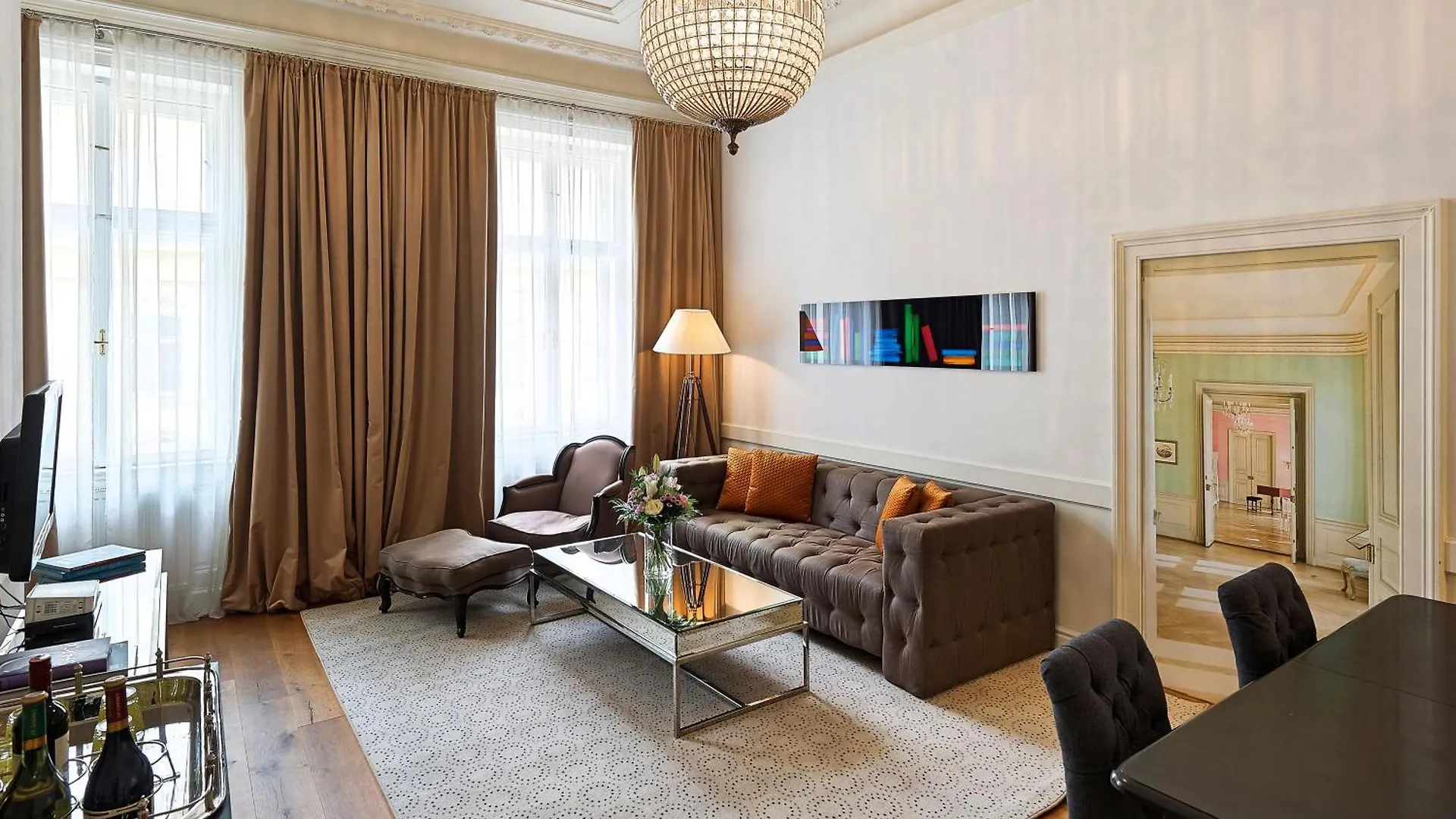 6 Rooms Vienne 0*,
