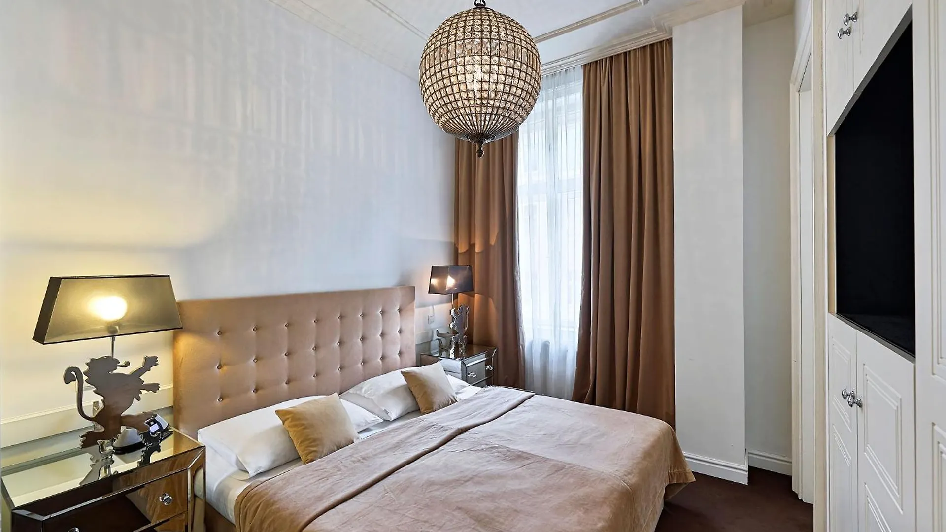 6 Rooms Vienne