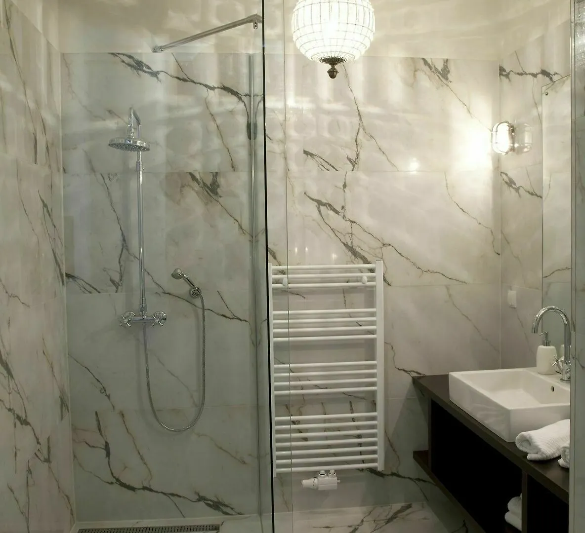 6 Rooms Viena